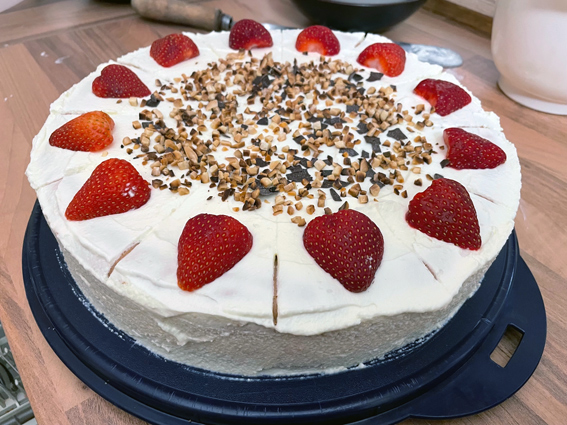 Sommerlich leichte Erdbeer-Sahne-Torte ohne Gelatine